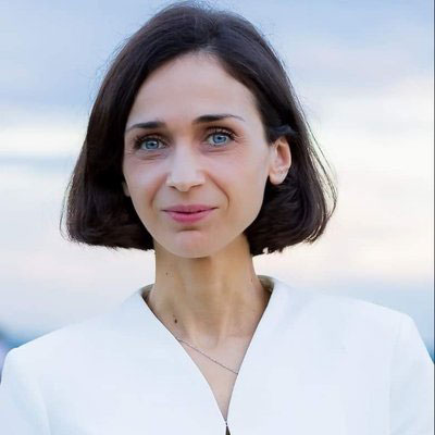 Julia Scavo, DipWSET, Champagne Master (Honours) 
